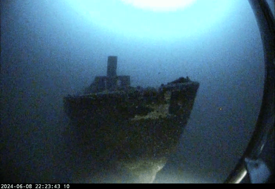 Bow and bent foremast of MV Noongah